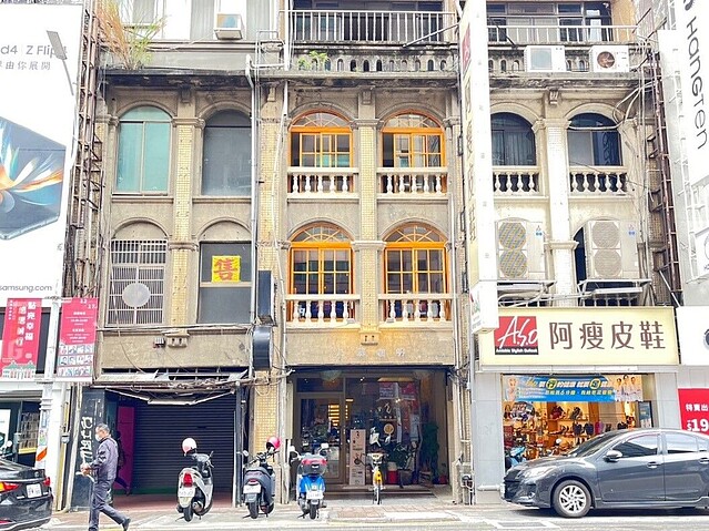 「九慕手烘咖啡專門店」110年申請文化部及文化局建物修繕補助,去年底完成立面整理作業。圖/新竹市政府